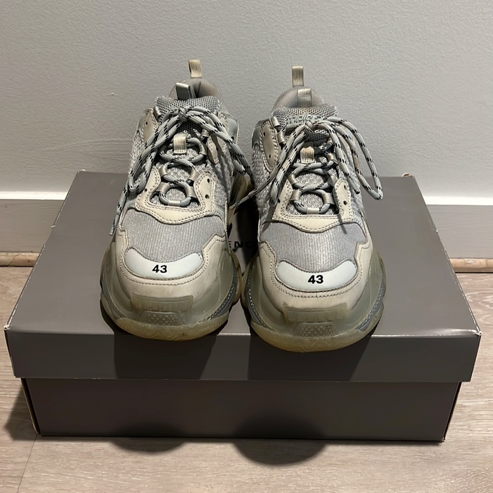 BALENCIAGA TRIPLE S CLEAR SOLE SNEAKER - Picture 4 of 8
